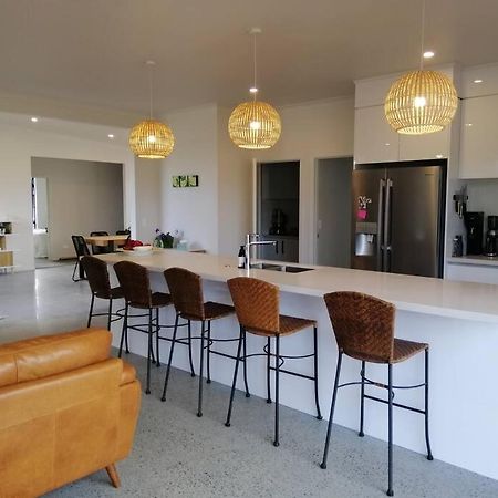 Purangi Beachhouse - 2 Bedroom Cooks Beach Εξωτερικό φωτογραφία