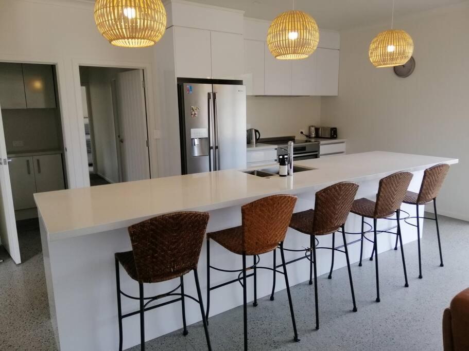 Purangi Beachhouse - 2 Bedroom Cooks Beach Εξωτερικό φωτογραφία