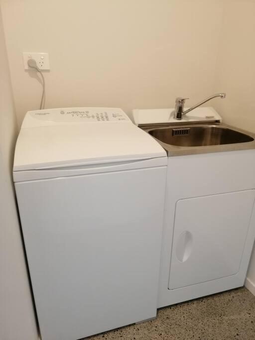Purangi Beachhouse - 2 Bedroom Cooks Beach Εξωτερικό φωτογραφία