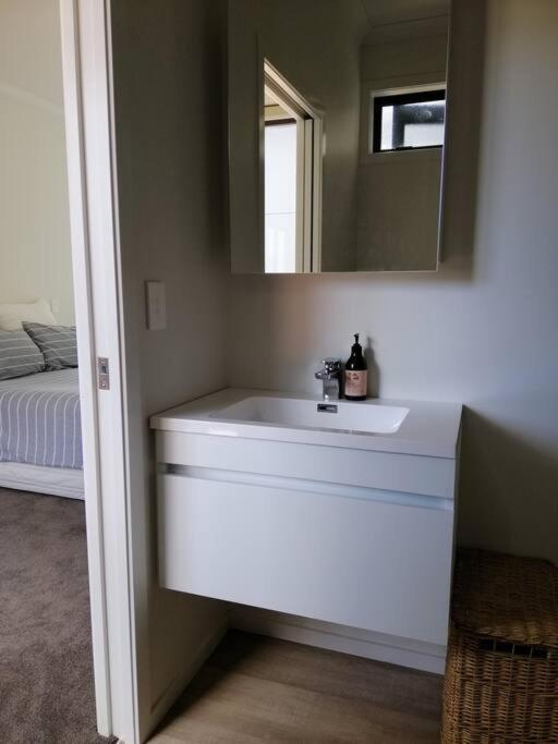 Purangi Beachhouse - 2 Bedroom Cooks Beach Εξωτερικό φωτογραφία