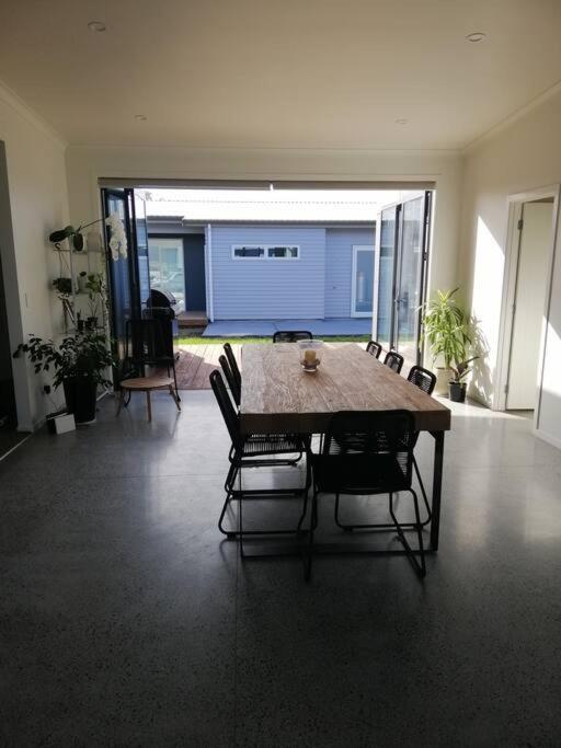 Purangi Beachhouse - 2 Bedroom Cooks Beach Εξωτερικό φωτογραφία
