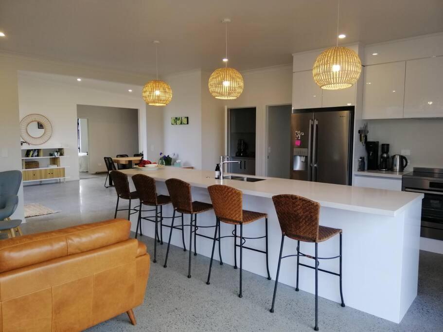 Purangi Beachhouse - 2 Bedroom Cooks Beach Εξωτερικό φωτογραφία